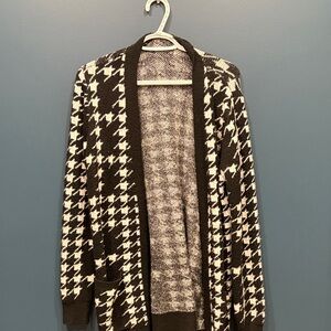 Chic Black and White Houndstooth Cardigan